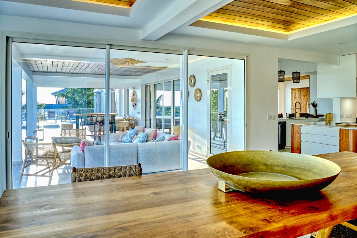 44.Location villa de luxe piscine vue mer Ste Anne Guadeloupe_Salle à manger